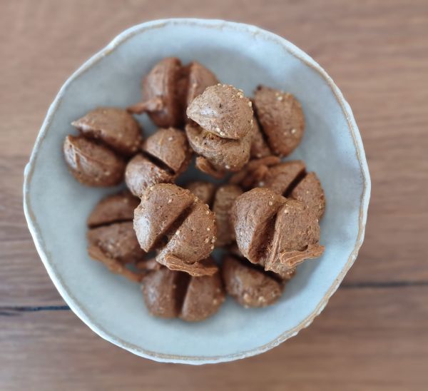 Canapé mit Kürbis und Erdnussbutter Canapé mit Kürbis und Erdnussbutter